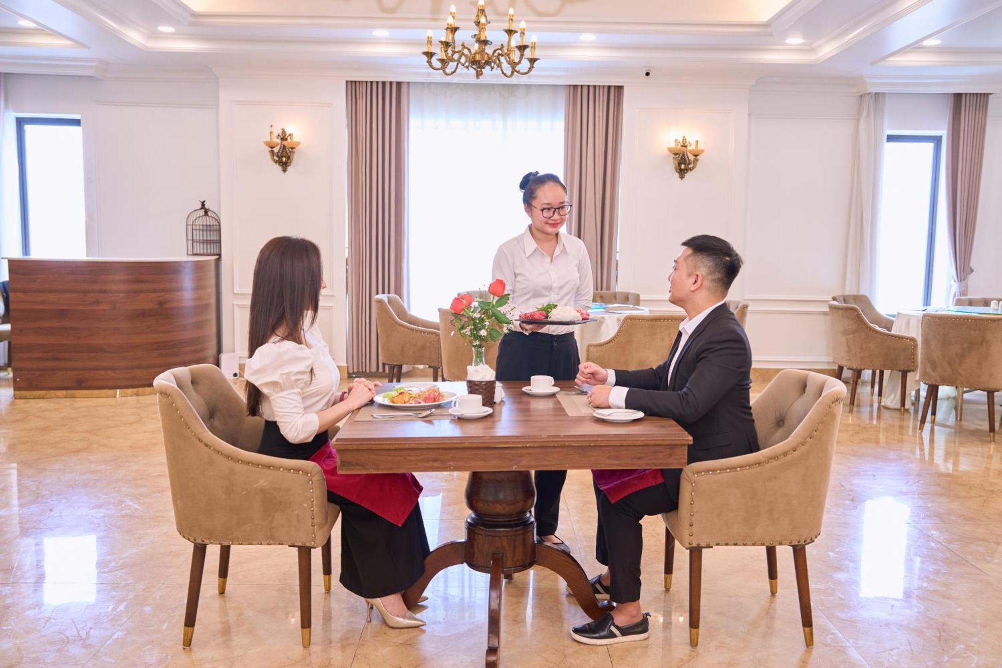 Le Haute Hotel Hai Phong Bagian luar foto