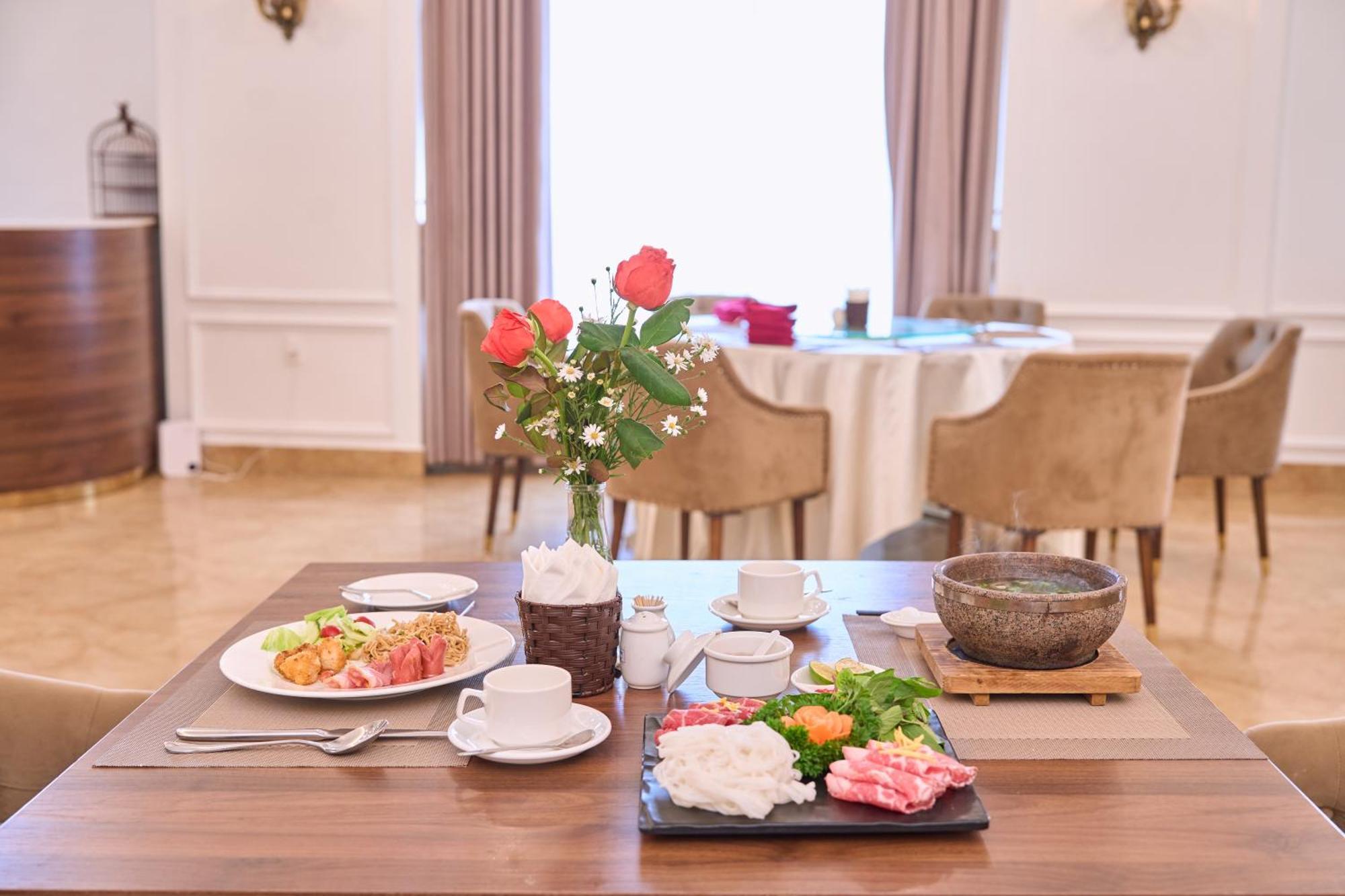 Le Haute Hotel Hai Phong Bagian luar foto
