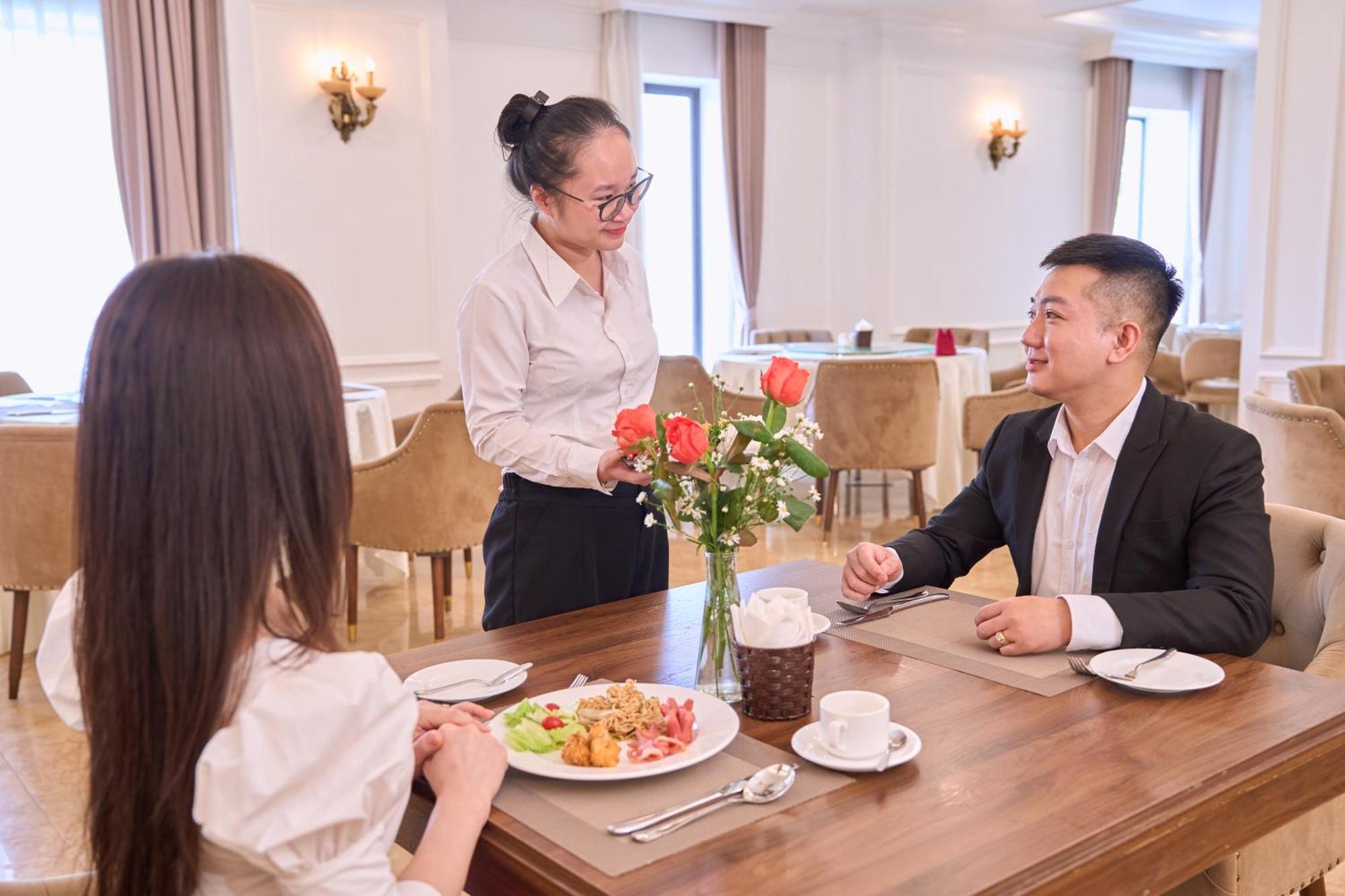 Le Haute Hotel Hai Phong Bagian luar foto