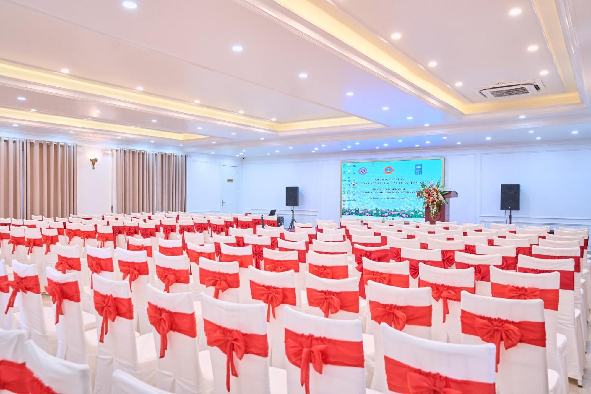 Le Haute Hotel Hai Phong Bagian luar foto