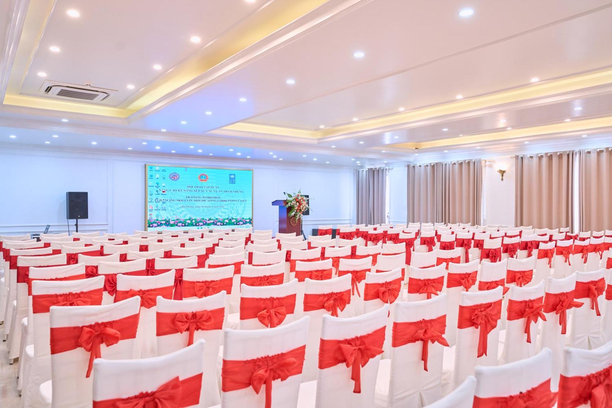 Le Haute Hotel Hai Phong Bagian luar foto